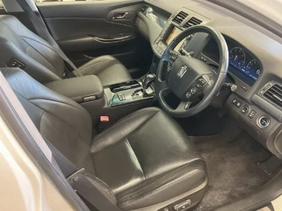 Toyota CROWN HYBRID