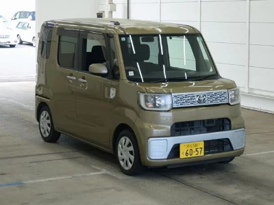 Toyota Pixis Mega
