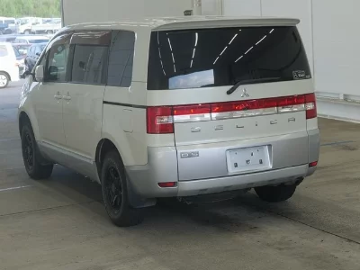 Mitsubishi DELICA D5
