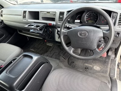 Toyota HiAce Commuter