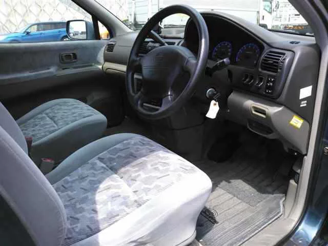 Nissan R'nessa  с аукциона в Японии