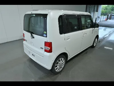 Toyota Pixis Space