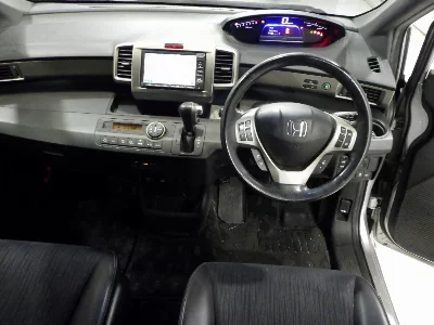 Honda FREED SPIKE