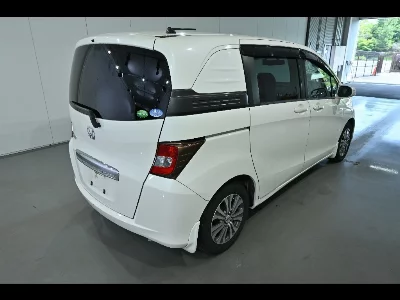 Honda FREED SPIKE