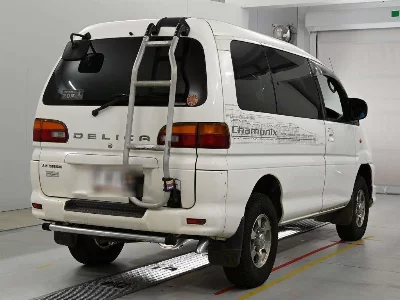 Mitsubishi DELICA SPACE GEAR