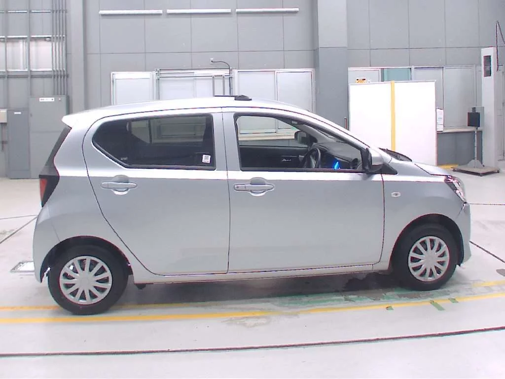 Daihatsu Mira e:S  с аукциона в Японии