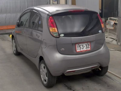Mitsubishi i