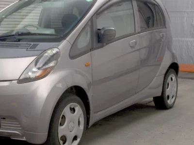 Mitsubishi i
