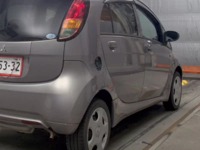Mitsubishi i