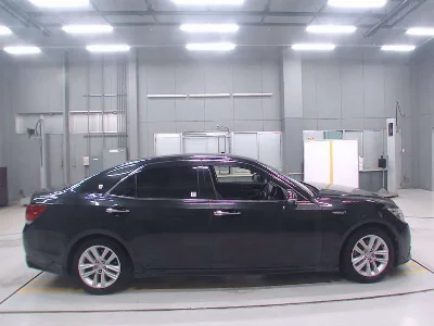 Toyota CROWN HYBRID