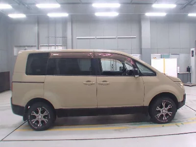 Mitsubishi DELICA D5