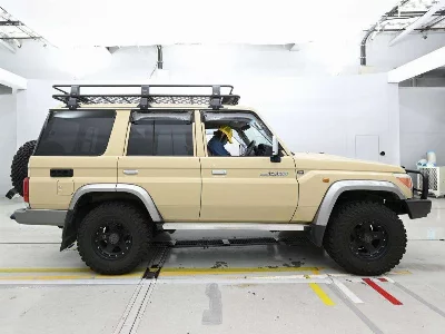 Toyota LAND CRUISER 70