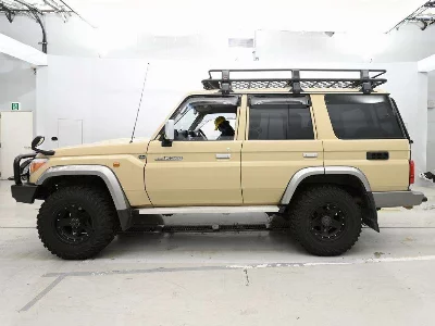 Toyota LAND CRUISER 70