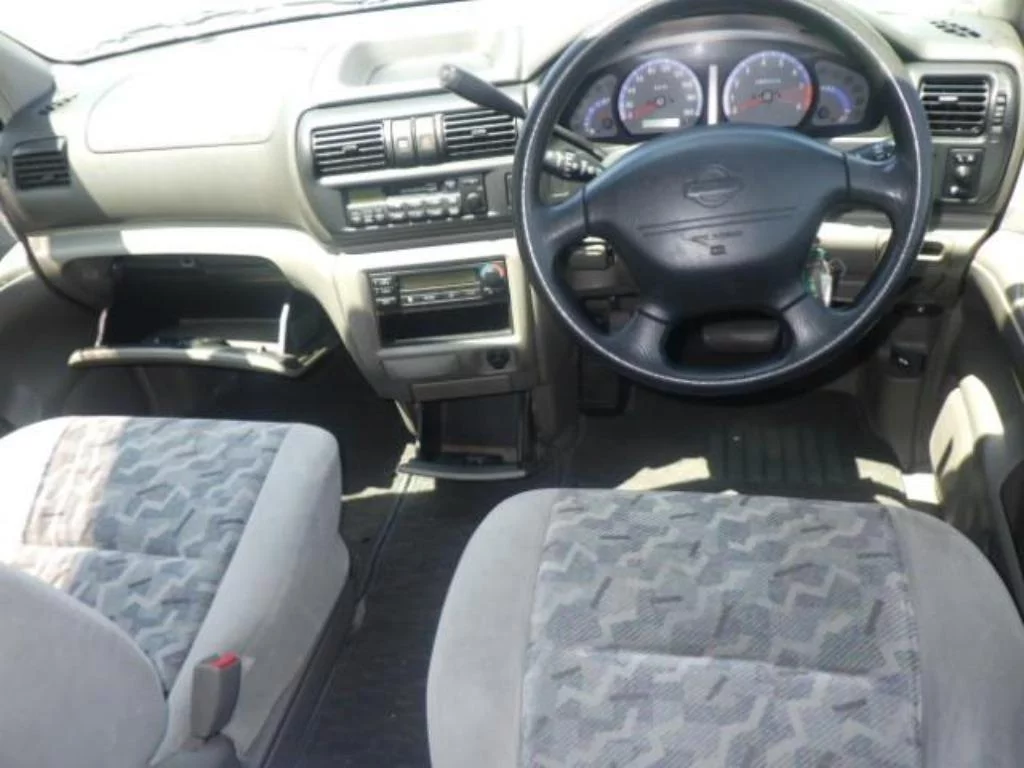 Nissan R'nessa  с аукциона в Японии