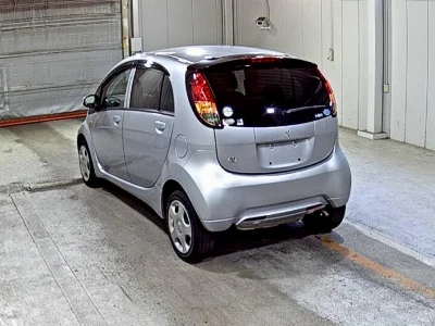 Mitsubishi i