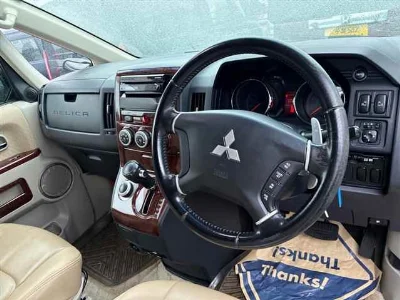 Mitsubishi DELICA D5