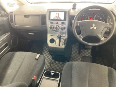 Mitsubishi DELICA D5