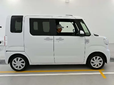 Toyota Pixis Mega