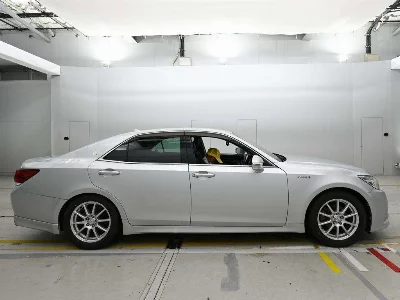 Toyota CROWN HYBRID