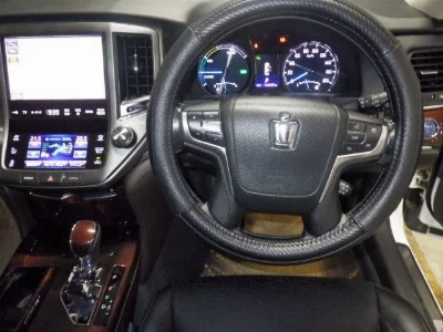 Toyota CROWN HYBRID