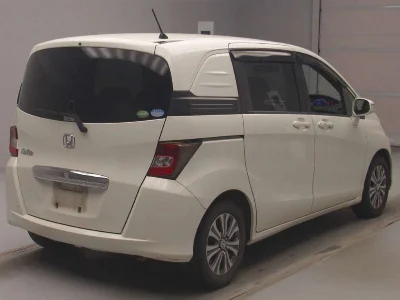 Honda FREED SPIKE