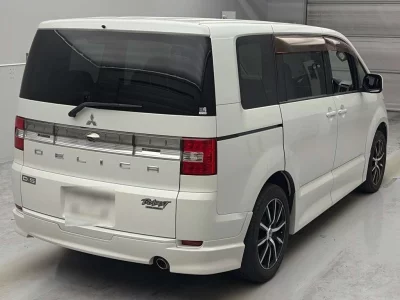 Mitsubishi DELICA D5