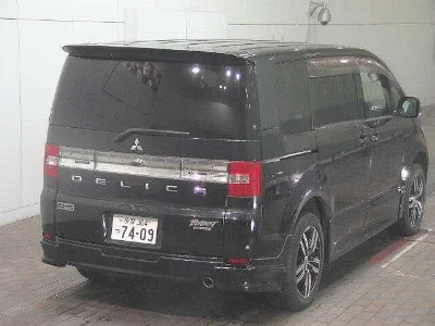 Mitsubishi Delica D:5