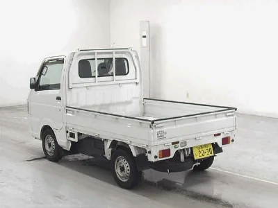 Nissan NT100 Clipper