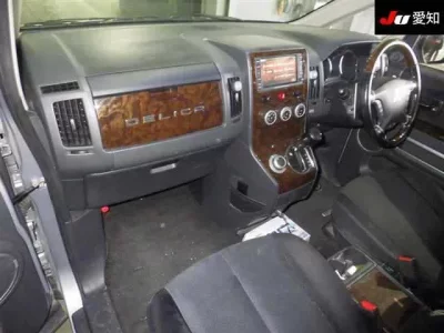 Mitsubishi DELICA D5