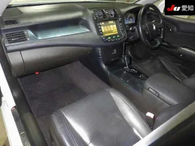 Toyota CROWN HYBRID