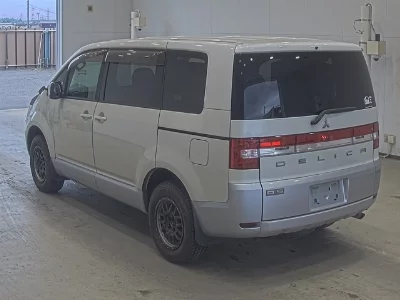 Mitsubishi DELICA D5