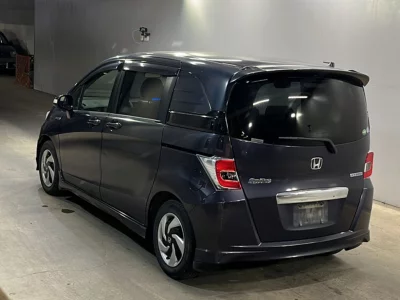 Honda FREED SPIKE HYBRID