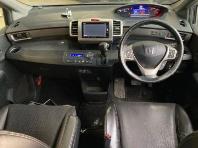 Honda FREED SPIKE HYBRID