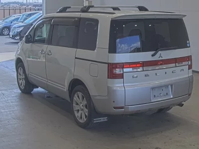 Mitsubishi DELICA D5