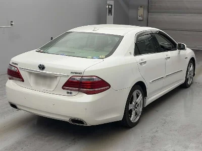 Toyota CROWN HYBRID