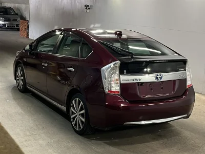 Toyota Prius PHV