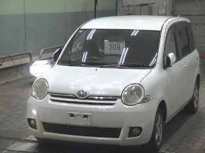 Toyota Sienta