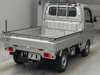 Nissan NT100 Clipper