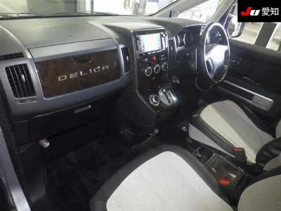 Mitsubishi DELICA D5
