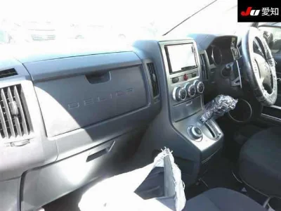 Mitsubishi DELICA D5