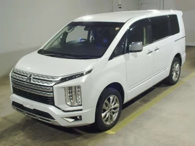 Mitsubishi Delica D:5