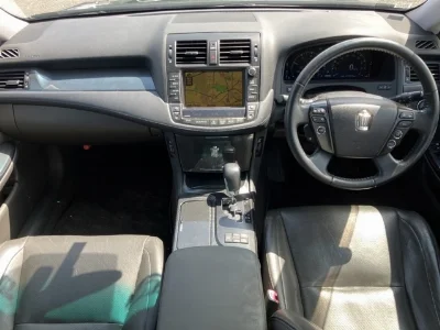 Toyota CROWN HYBRID