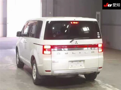 Mitsubishi DELICA D5