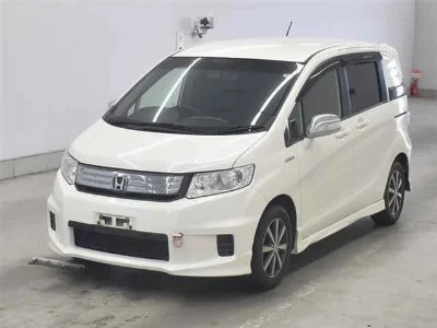 HONDA FREED SPIKE HYBRID