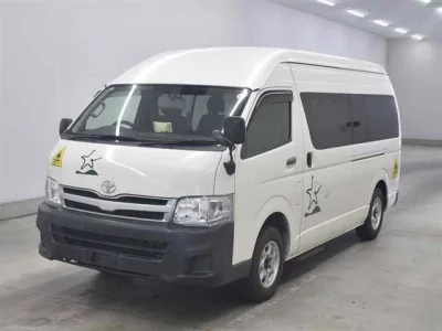 TOYOTA HIACE COMMUTER