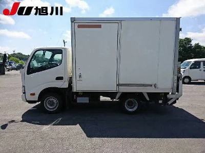 TOYOTA DYNA