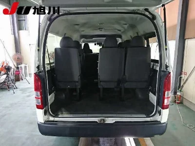 TOYOTA HIACE WAGON