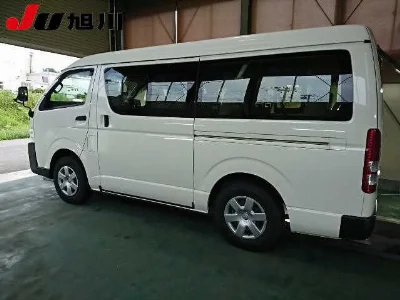 TOYOTA HIACE WAGON