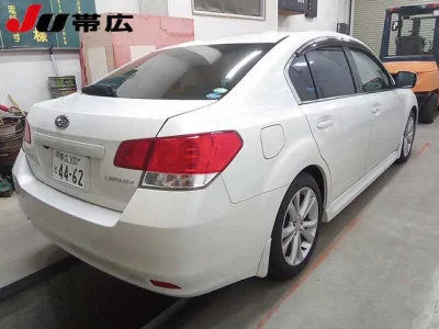 SUBARU LEGACY B4