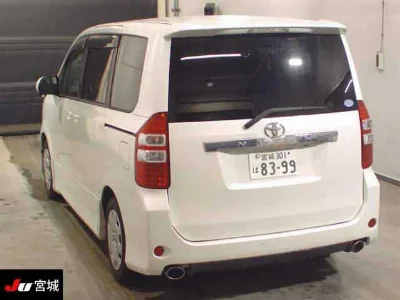 TOYOTA NOAH